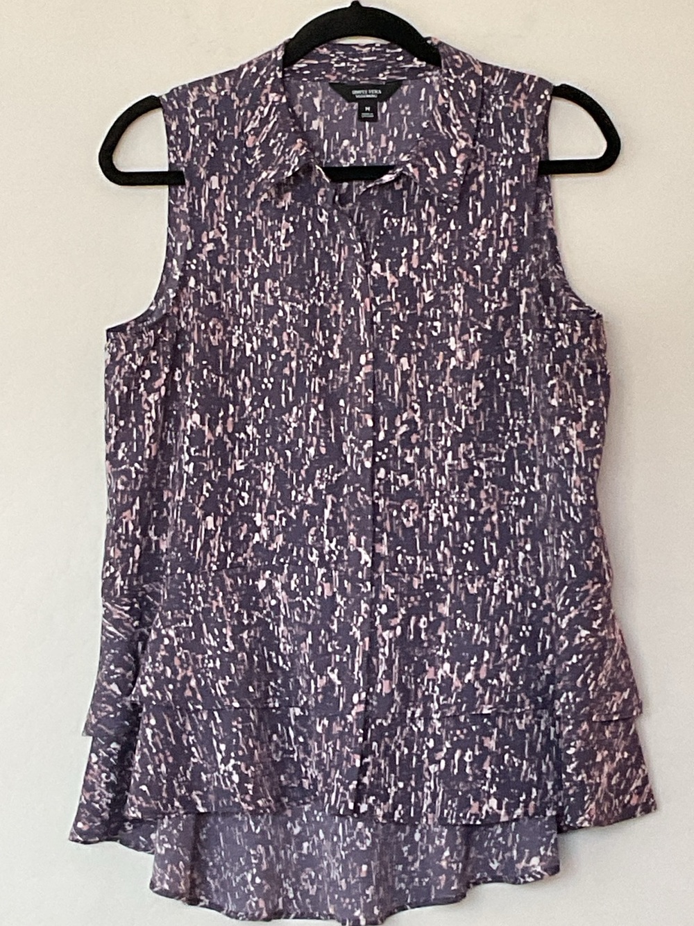 ๐ป 2/$9 Simply Vera Wang Top - Picture 10 of 10
